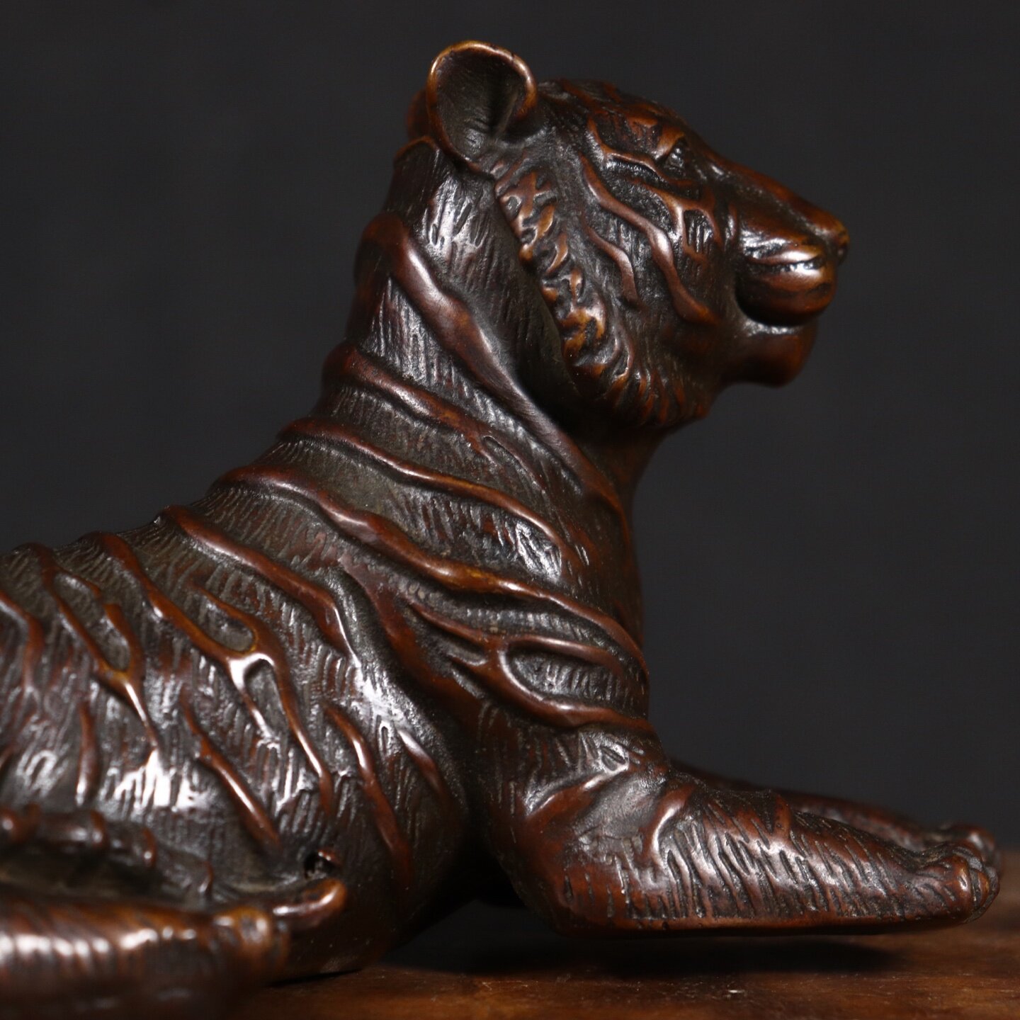 Estátua de Tigre de Cobre Vint - Vintage Collectibles Store avaliação e preço